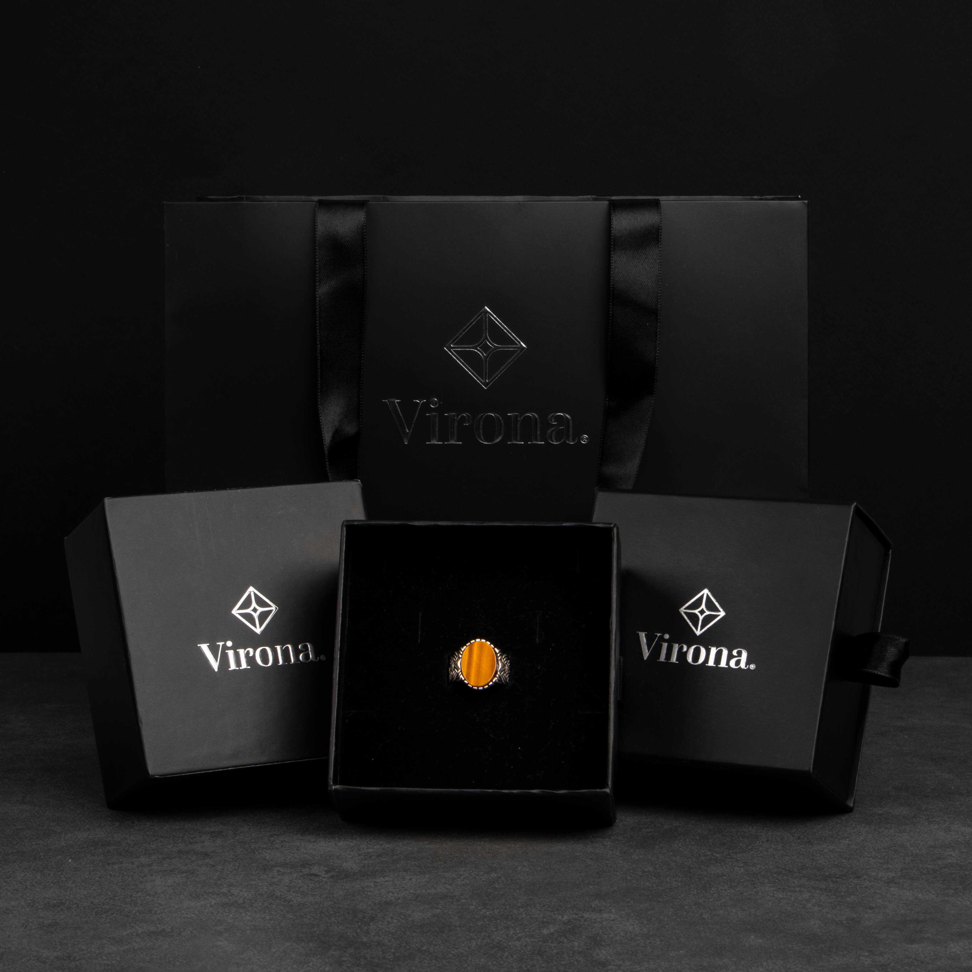 Erkek Kaplan Gözü Taşlı ve Özgün Geçmeli Tasarıma Sahip 925 Ayar Gümüş Yüzük