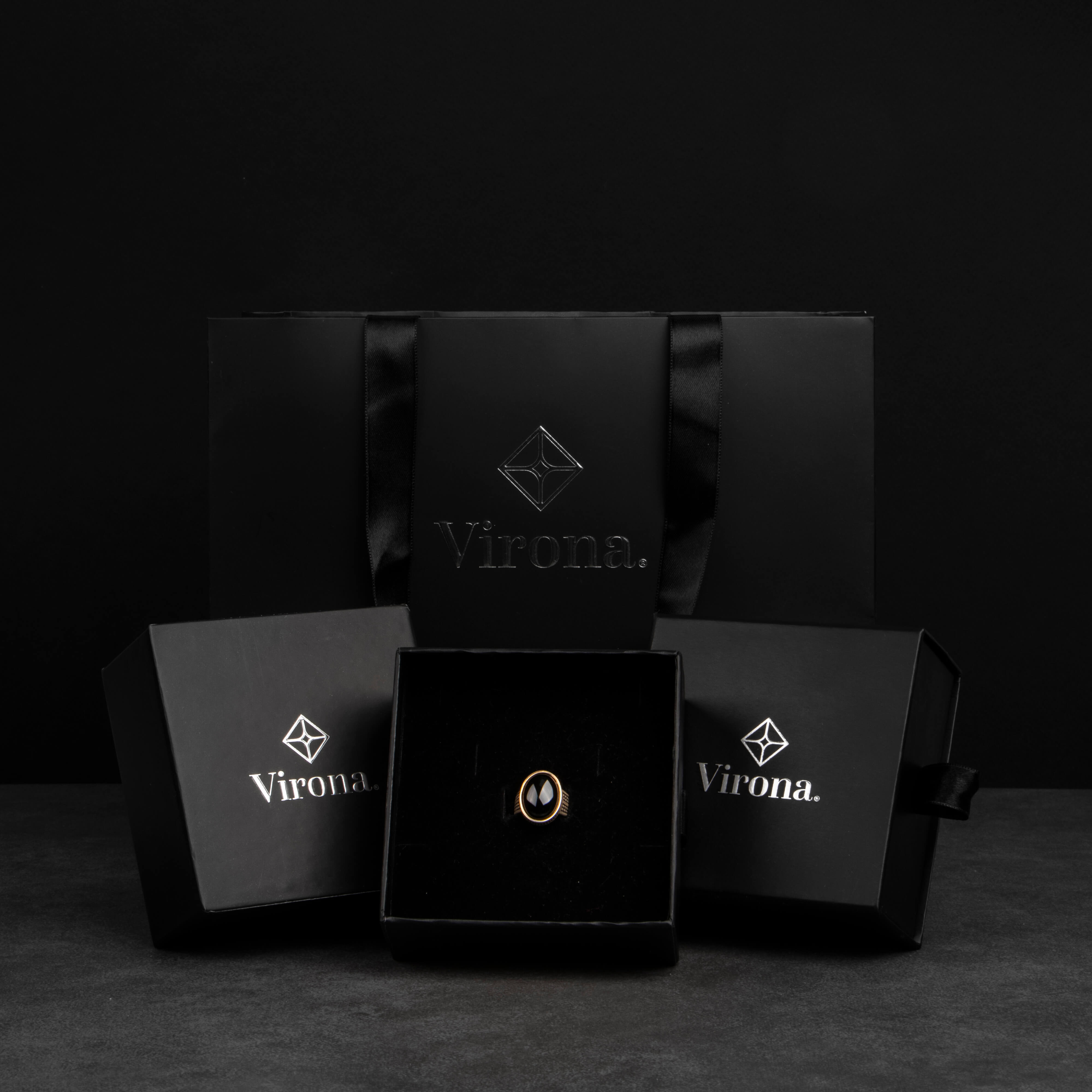 Men's silver ring decorated with black onyx stone with circular engravings