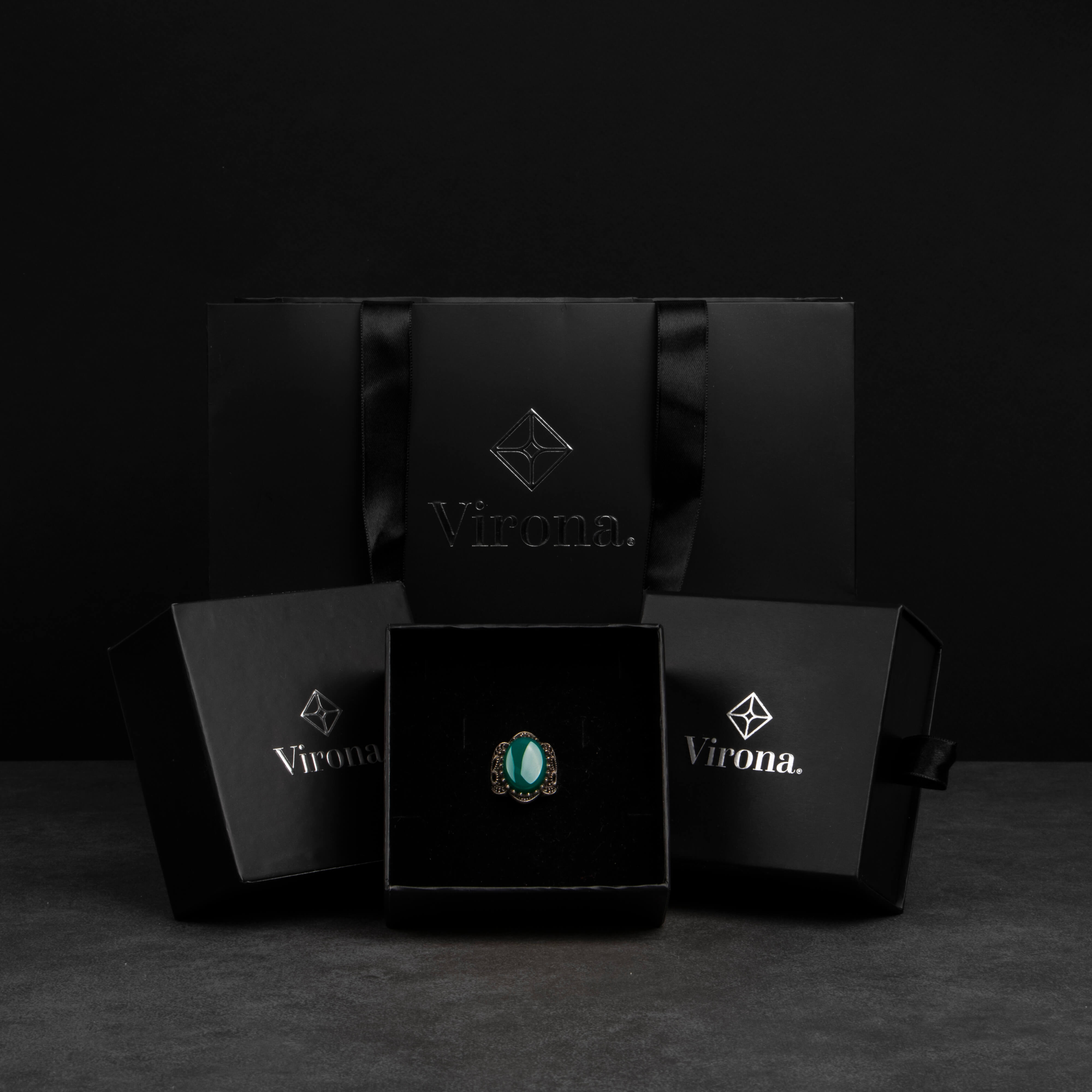 Men's silver ring decorated with green agate stone