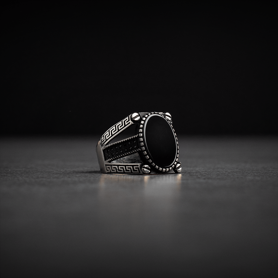 Men's silver ring decorated with black onyx stone