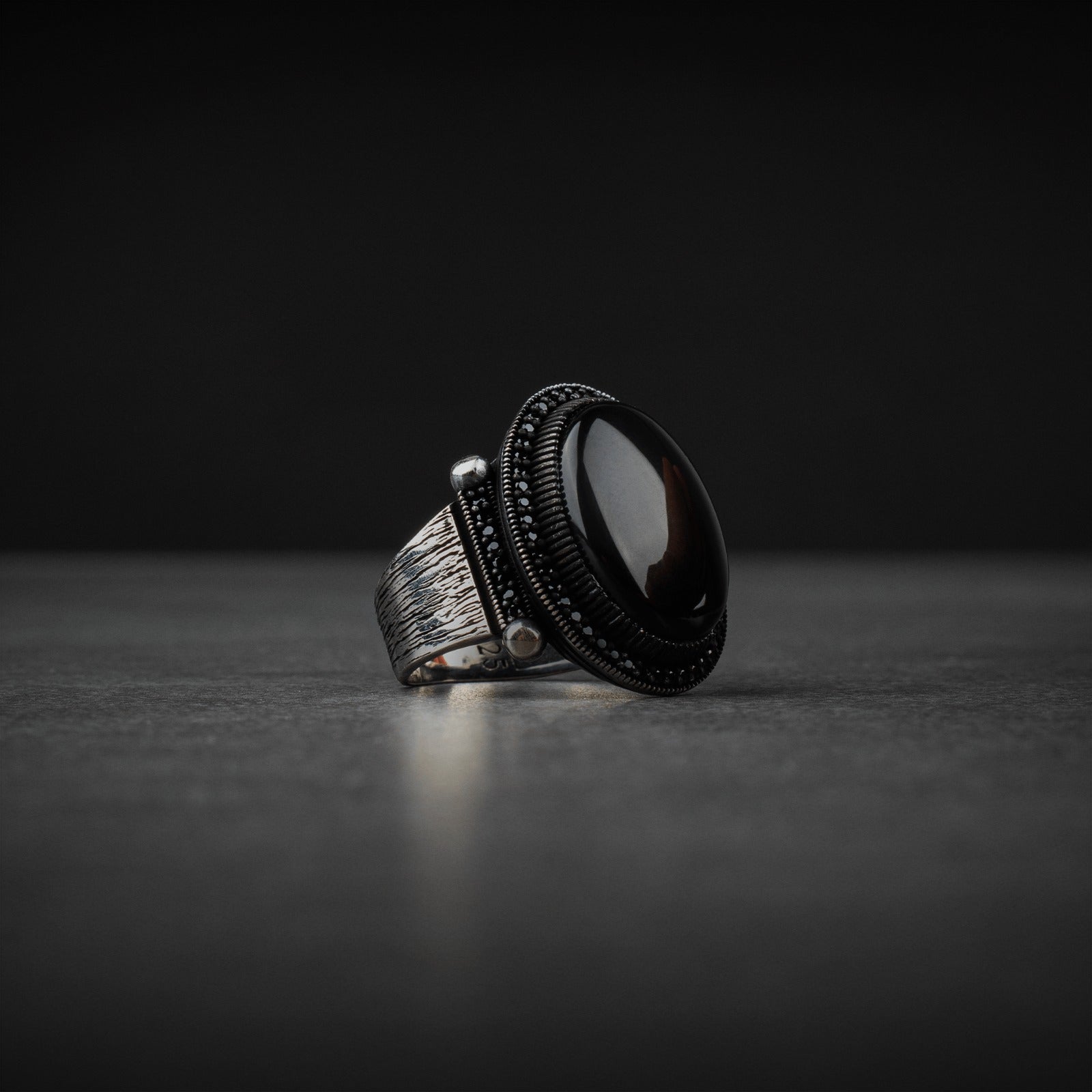 Men's silver ring decorated with black onyx stone