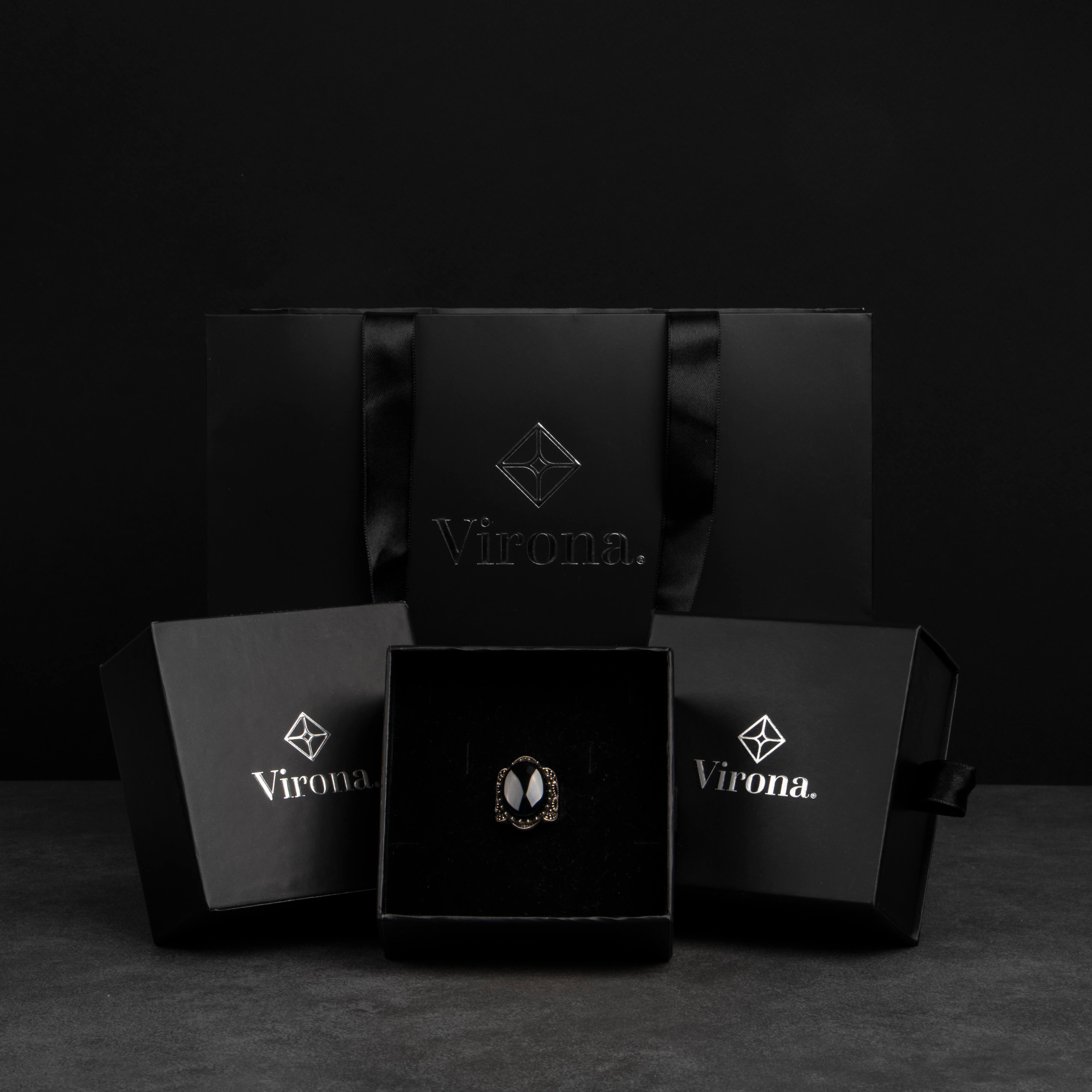 Men's silver ring decorated with black onyx stone