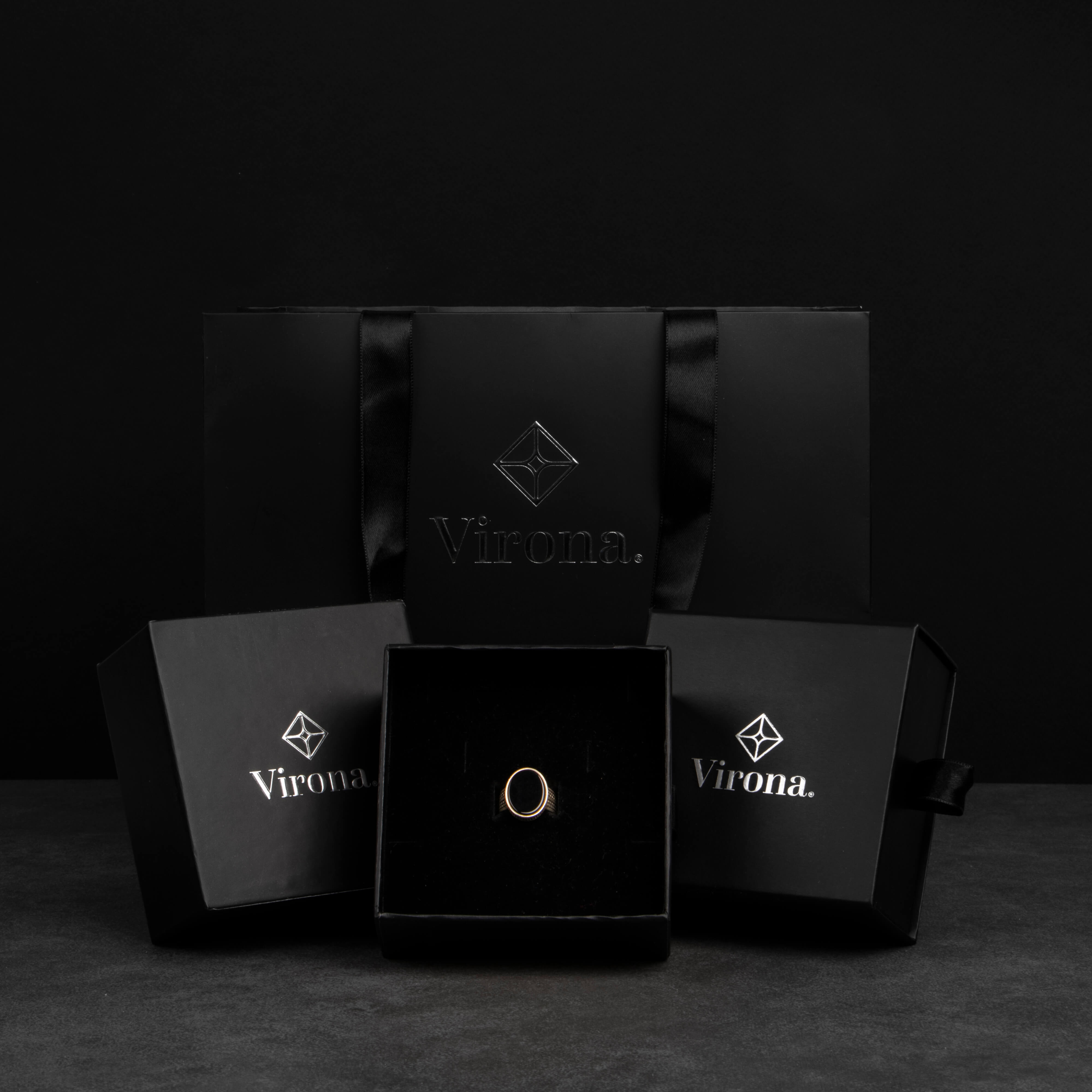 Men's silver ring decorated with black onyx stone