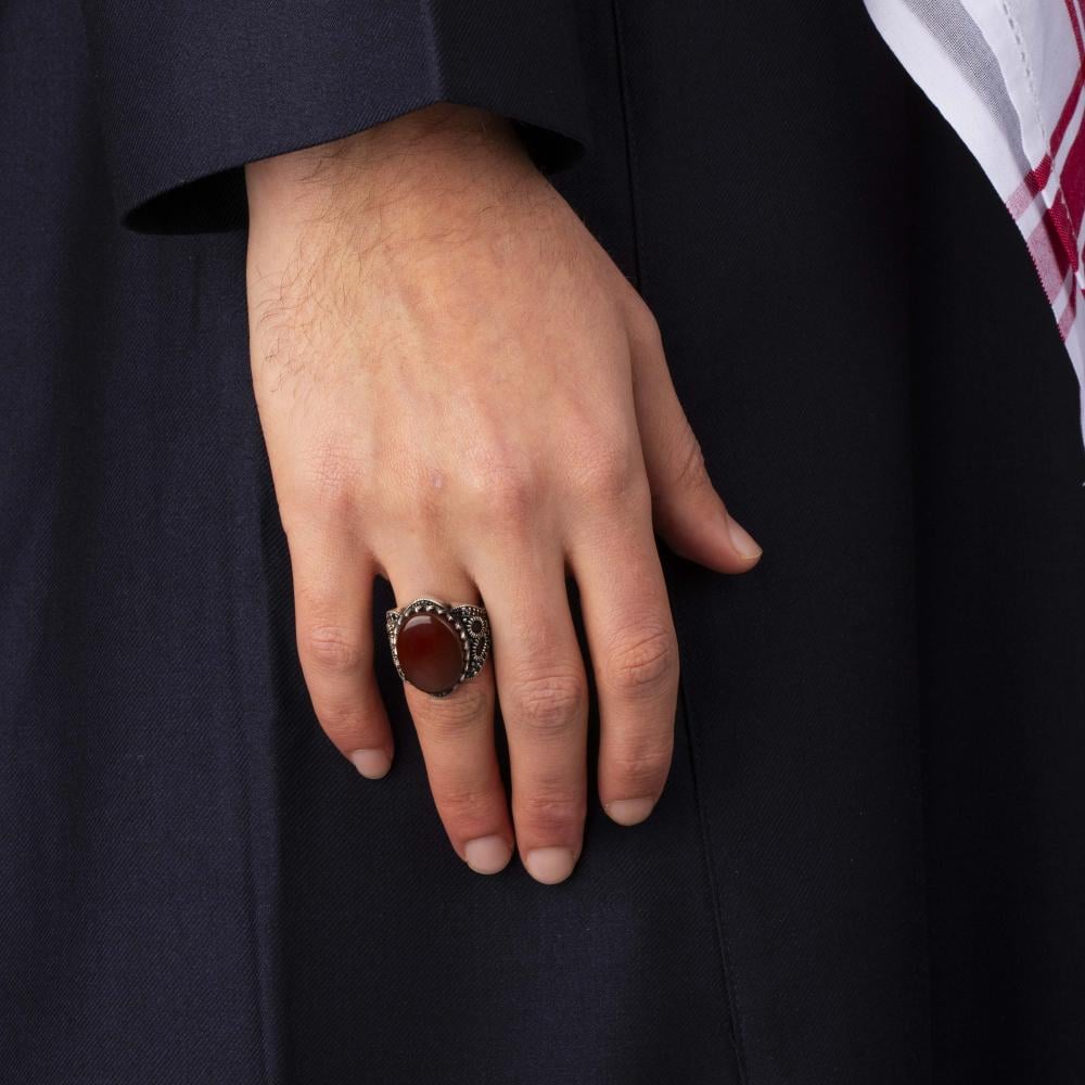 Men's Silver Ring with Red Agate محاط - Geometric Design