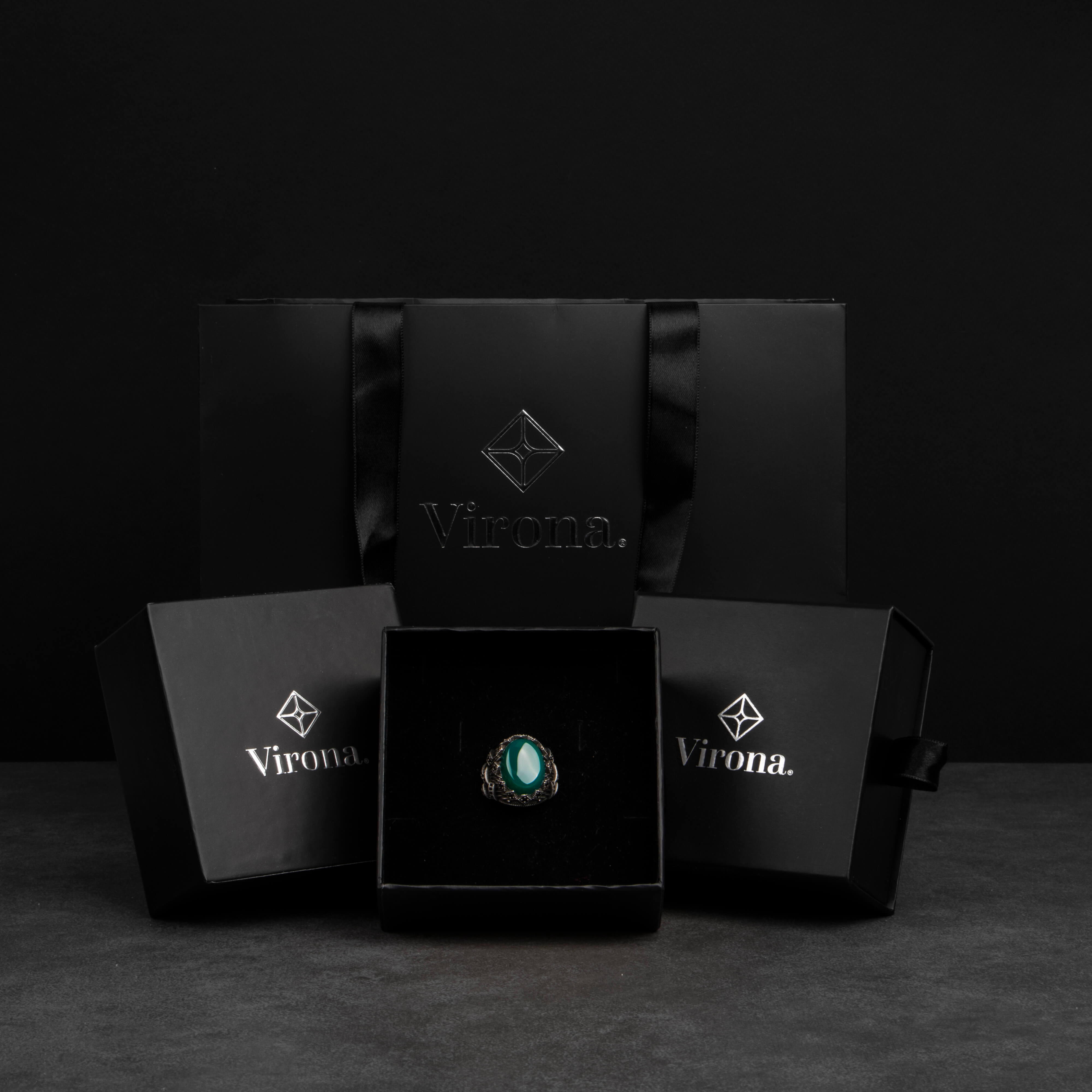 Men's silver ring decorated with green agate stone